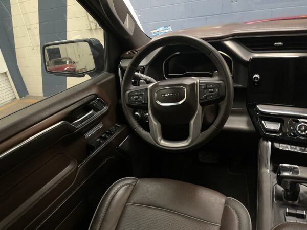 GMC Sierra Denali 2024 - Image 10