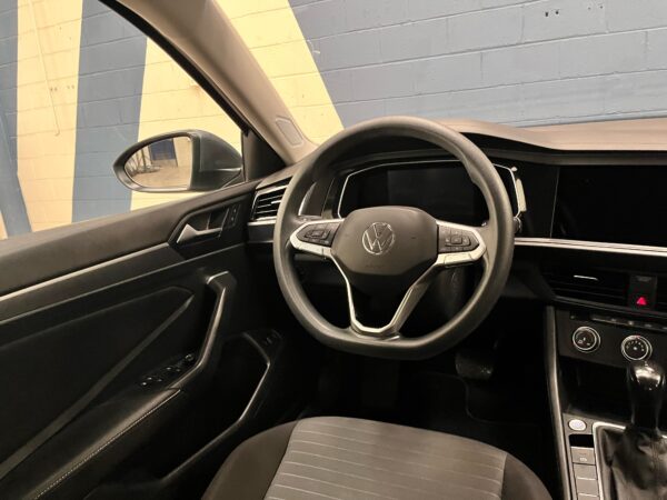 Volkswagen Jetta Comfortline 2023 - Image 10