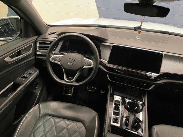 Volkswagen Teramont Cross Sport R-Line 2024 - Image 9