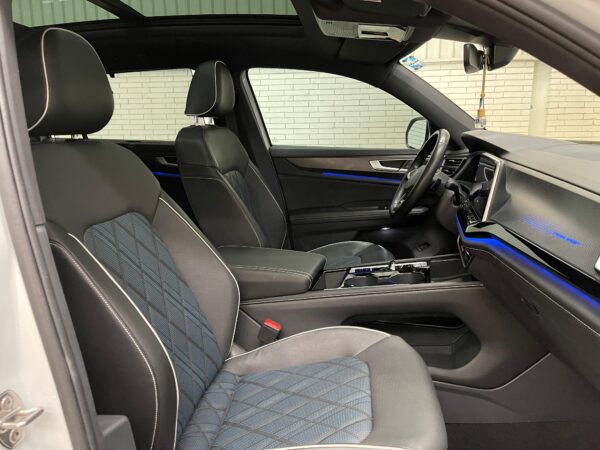 Volkswagen Teramont Cross Sport R-Line 2024 - Image 12