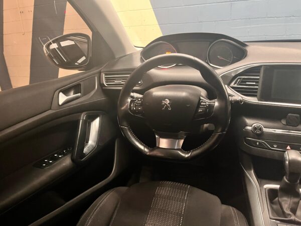 Peugeot 308 Feline 2015 - Image 10