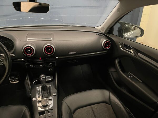 Audi A3 Dynamic 2018 - Image 12