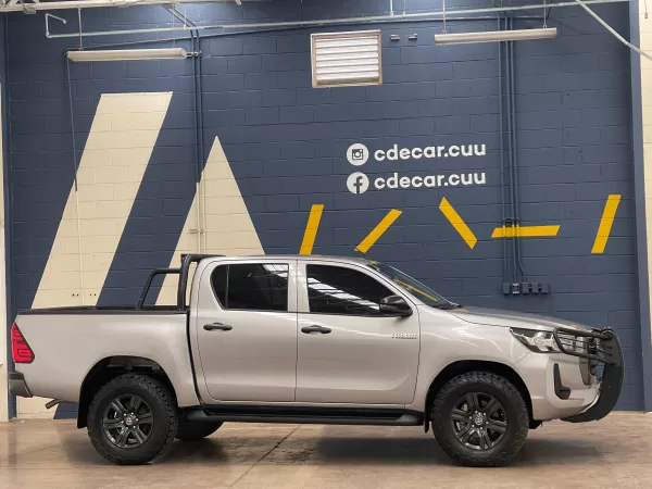 Toyota Hilux SR 2021 - Image 8