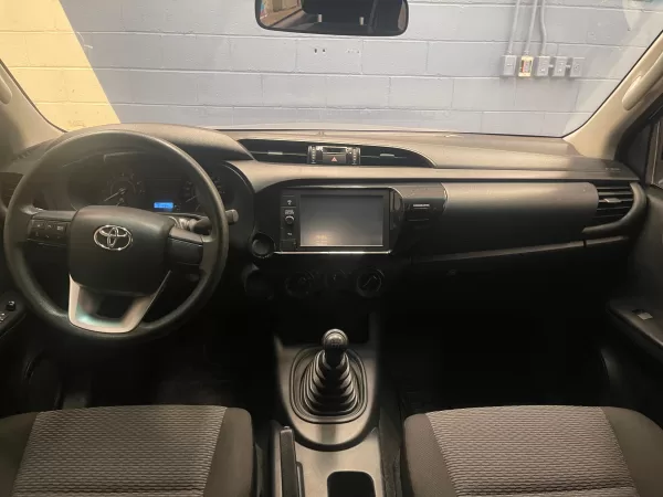 Toyota Hilux SR 2021 - Image 11