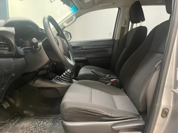 Toyota Hilux SR 2021 - Image 9