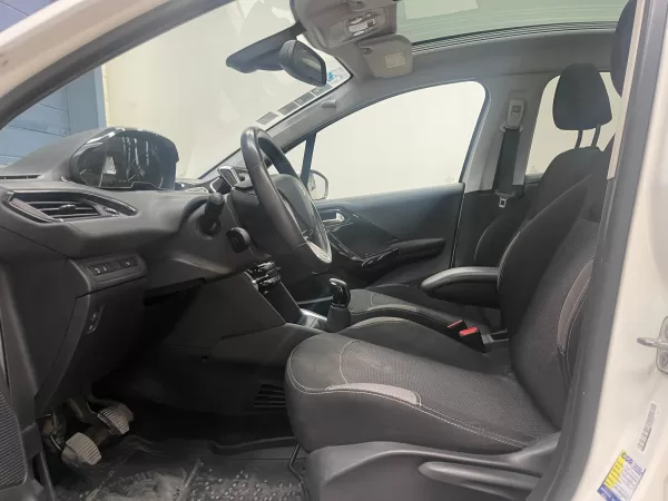 Peugeot 208 Feline 2017 - Image 9