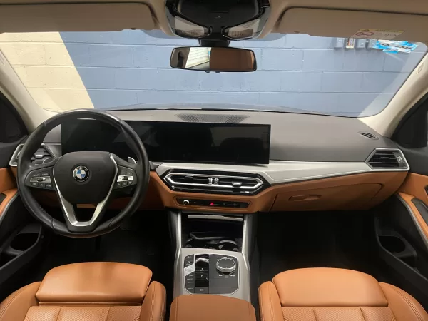BMW 320i Executive 2023 - Image 11