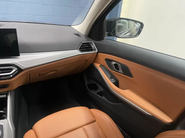 BMW 320i Executive 2023 - Image 12