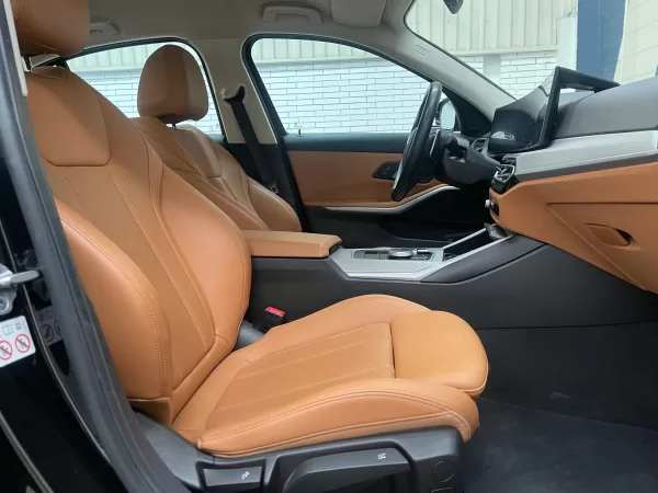 BMW 320i Executive 2023 - Image 13