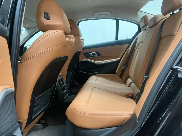 BMW 320i Executive 2023 - Image 16