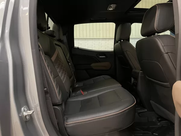 GMC Canyon Denali 2023 - Image 10