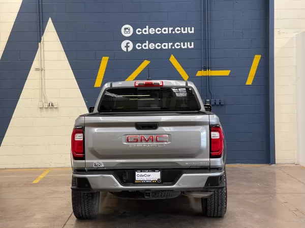 GMC Canyon Denali 2023 - Image 6