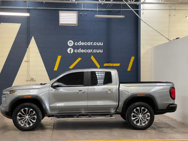 GMC Canyon Denali 2023 - Image 8