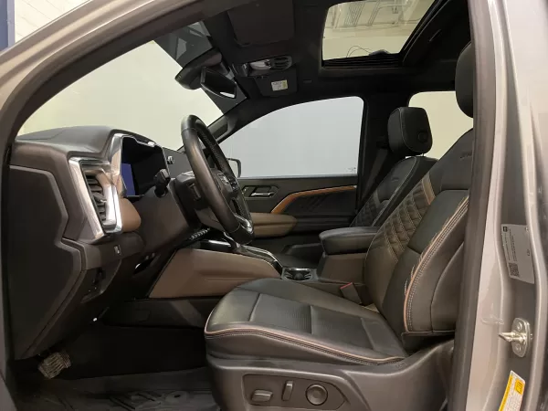 GMC Canyon Denali 2023 - Image 13
