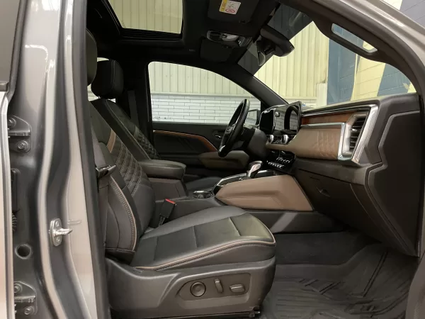 GMC Canyon Denali 2023 - Image 14