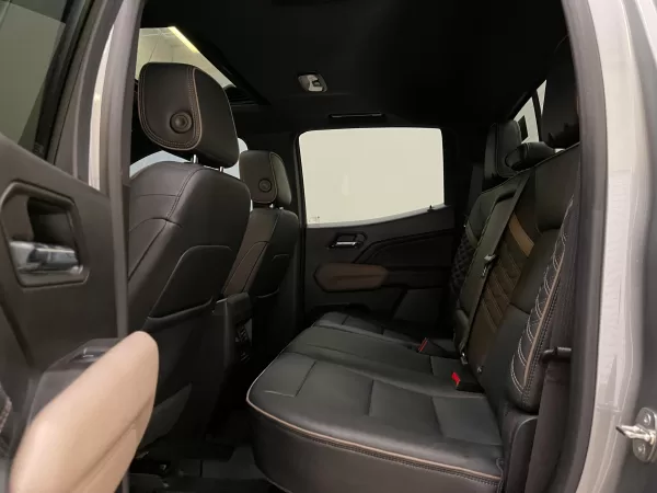 GMC Canyon Denali 2023 - Image 16