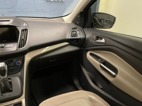 Ford Escape Titanium 2017 - Image 10