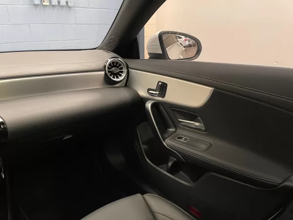 Mercedes Benz CLA 200 2023 - Image 12
