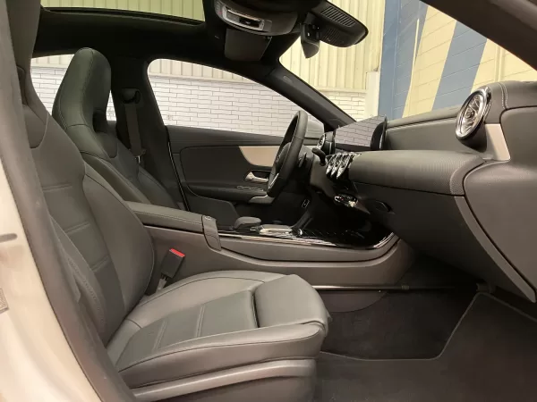 Mercedes Benz CLA 200 2023 - Image 13