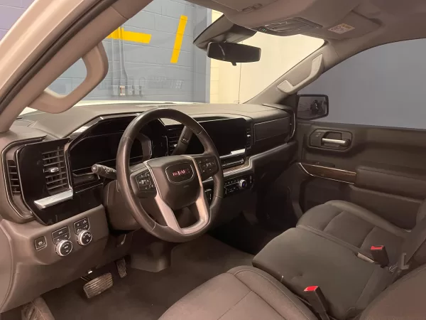 GMC Sierra SLE 2022.5 - Image 11