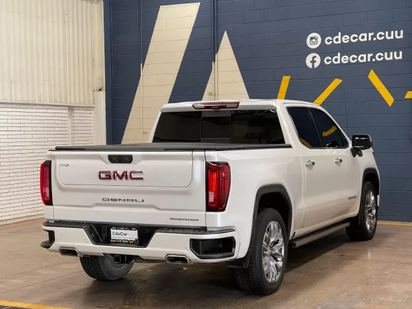 GMC Sierra Denali 2023 - Image 7