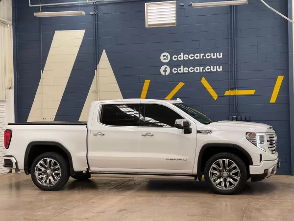 GMC Sierra Denali 2023 - Image 8