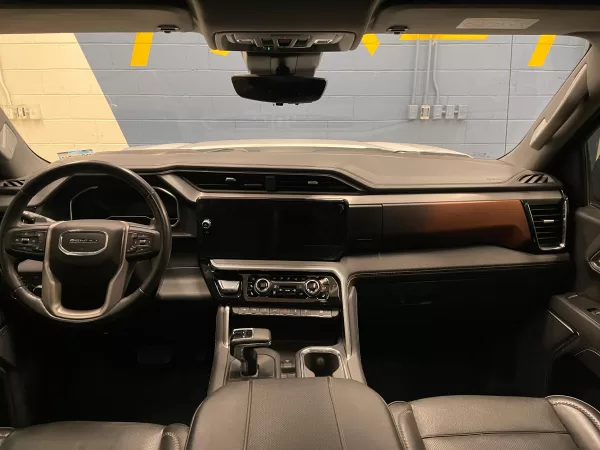 GMC Sierra Denali 2023 - Image 11