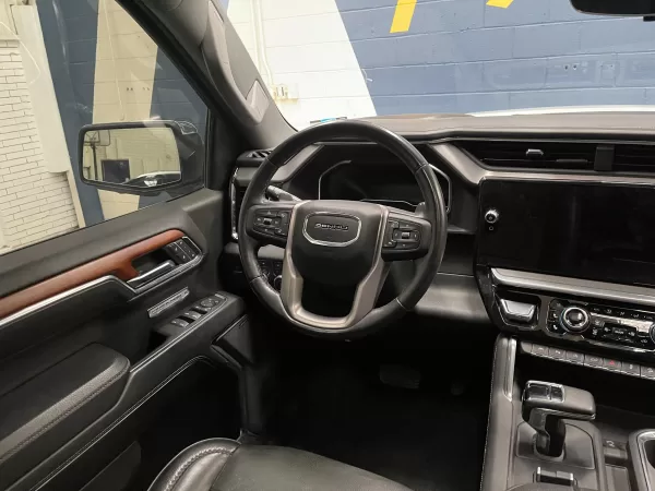 GMC Sierra Denali 2023 - Image 10