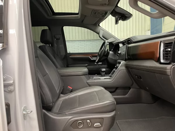 GMC Sierra Denali 2023 - Image 13