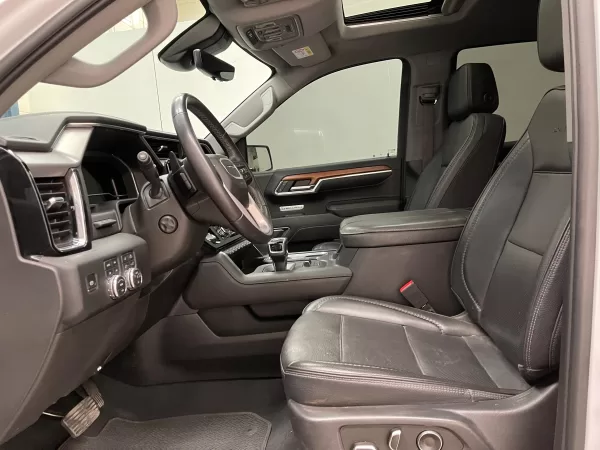 GMC Sierra Denali 2023 - Image 9