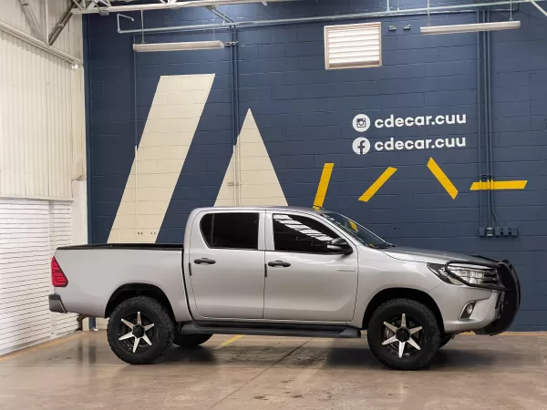 Toyota Hilux Base 2017 - Image 8