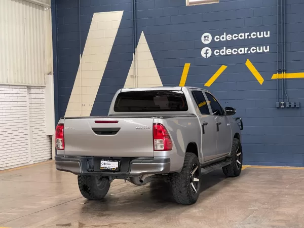 Toyota Hilux Base 2017 - Image 7