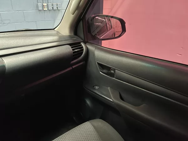 Toyota Hilux Base 2017 - Image 12