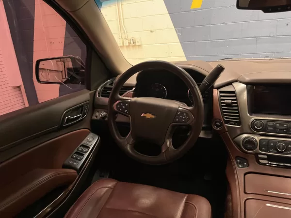 Chevrolet Suburban Premier 2017 - Image 10