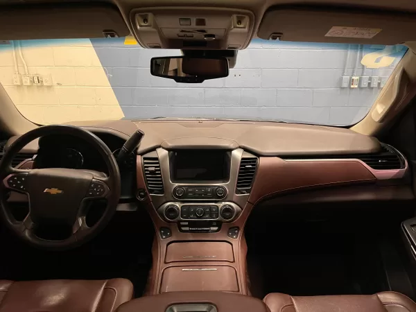 Chevrolet Suburban Premier 2017 - Image 11