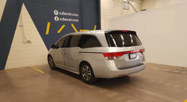 Honda Odyssey Touring 2015 - Image 2