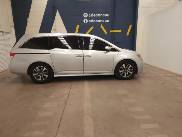 Honda Odyssey Touring 2015 - Image 10