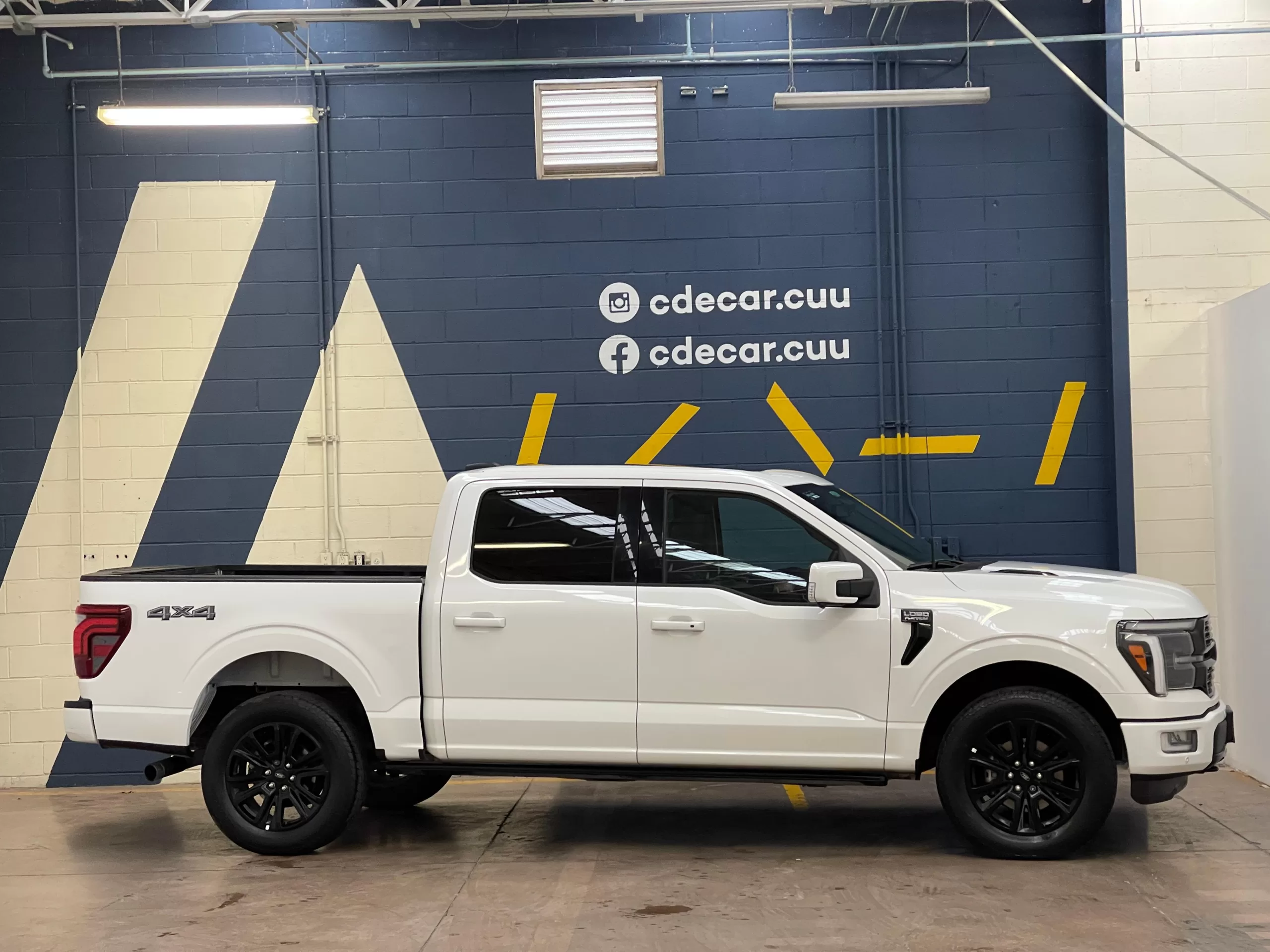 Ford Lobo Platinum 2024 - Image 9
