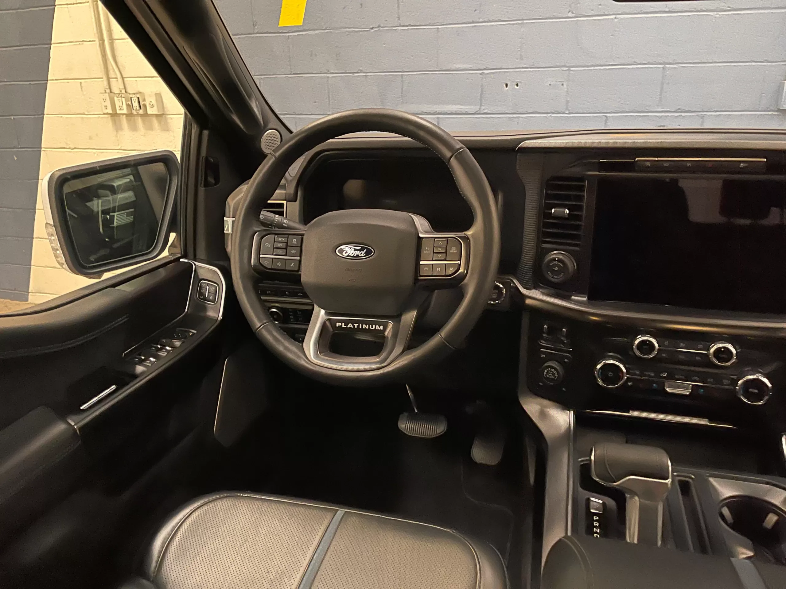 Ford Lobo Platinum 2024 - Image 11