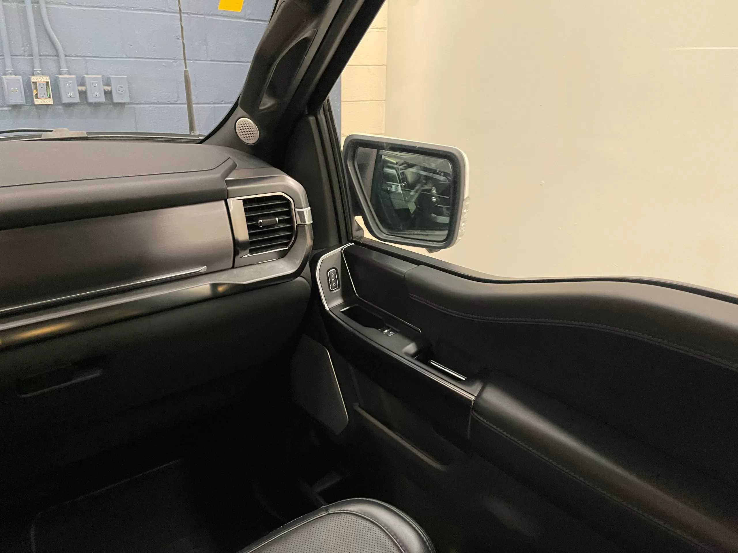 Ford Lobo Platinum 2024 - Image 12