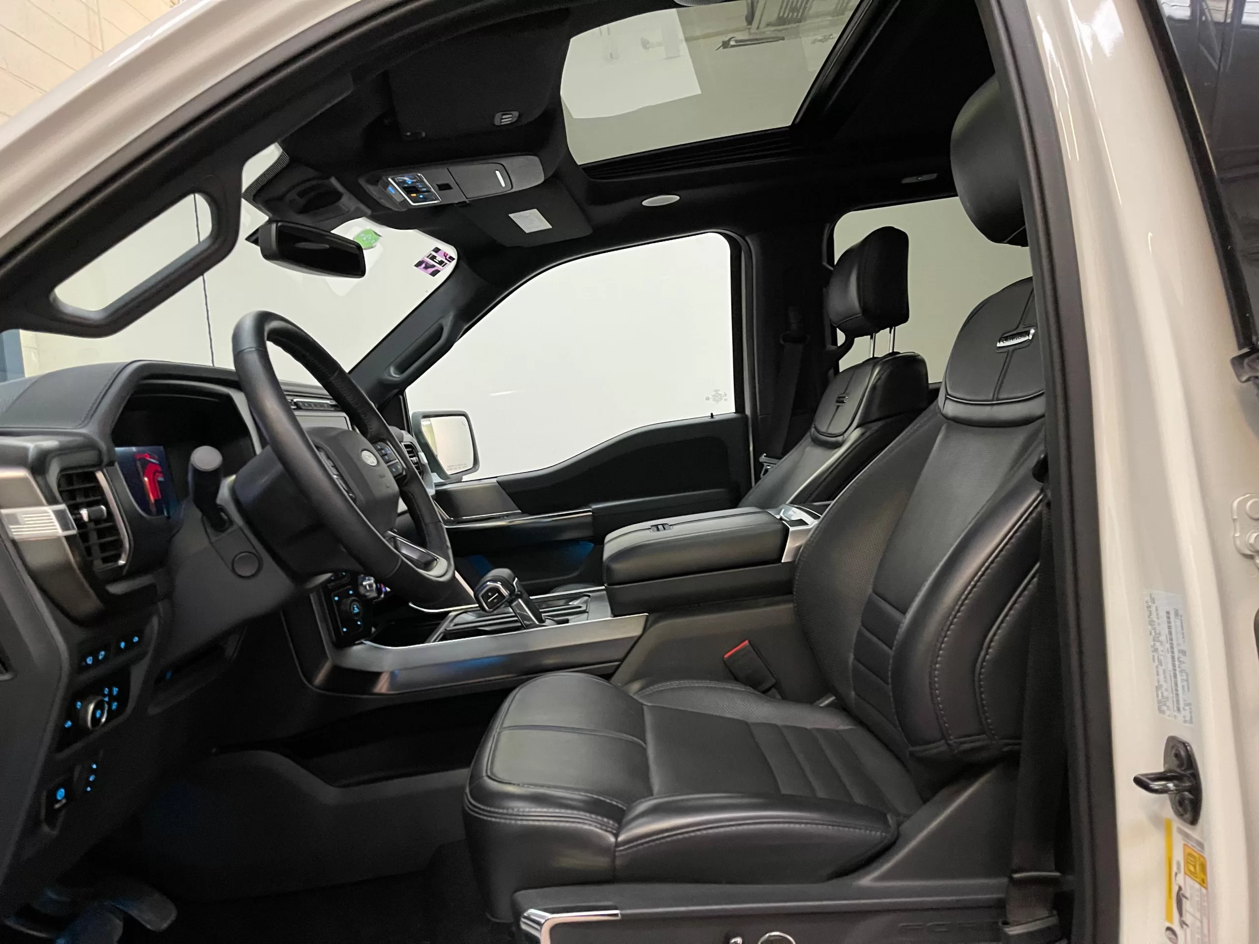 Ford Lobo Platinum 2024 - Image 13