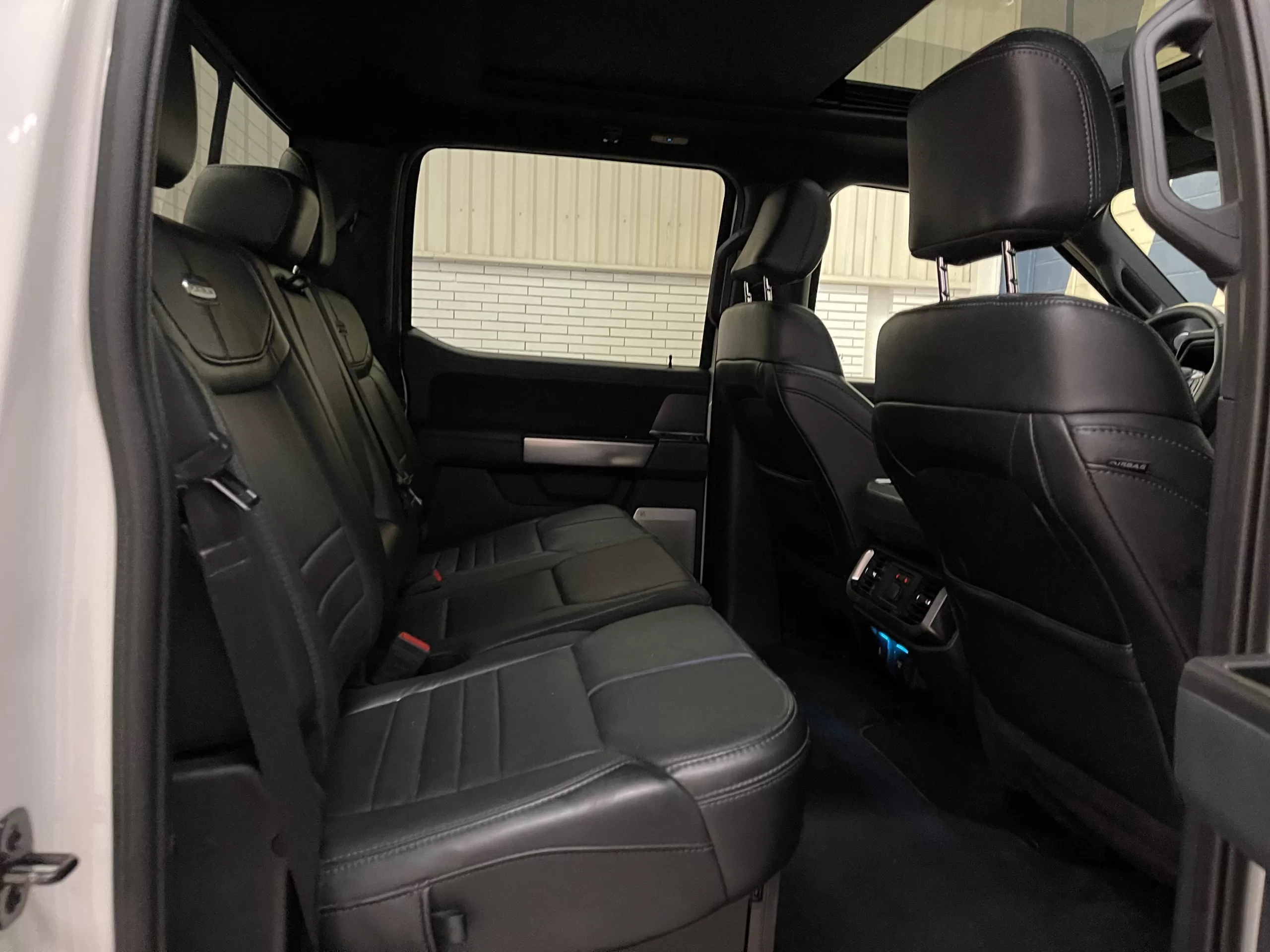 Ford Lobo Platinum 2024 - Image 17
