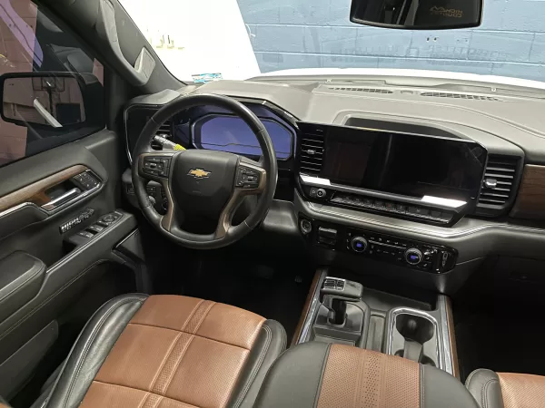 Chevrolet Cheyenne High Country 2023 - Image 10