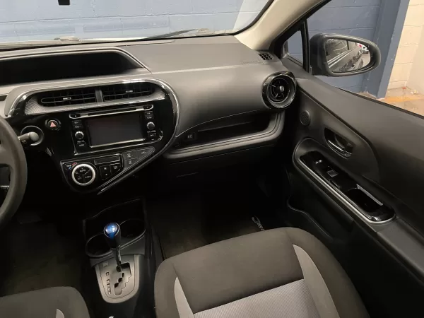Toyota Prius C Hybrid 2018 - Image 16