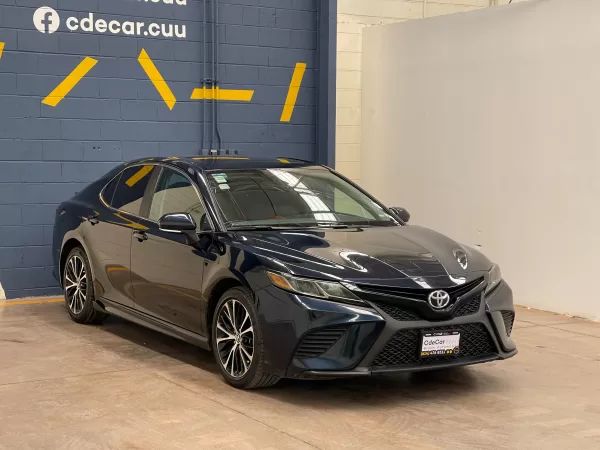 Toyota Camry SE 2020