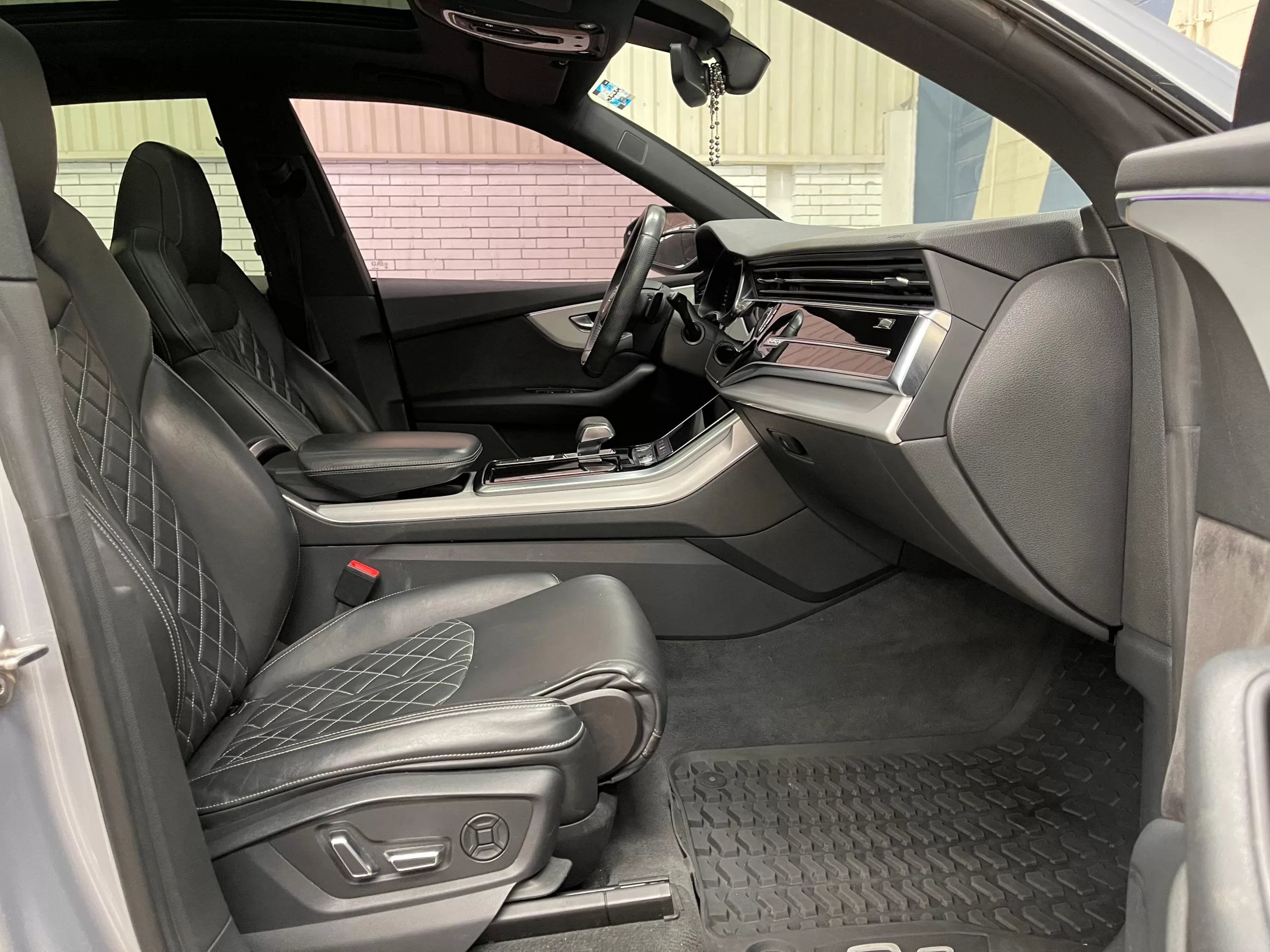 Audi Q8 Sline 2020 - Image 17
